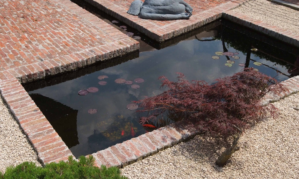 1702 Vijver Met Smal Kanaaltje